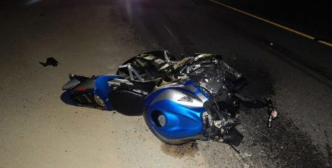 Un motociclist și-a pierdut viața după ce s-a izbit de sensul giratoriu din Calea Moldovei în jurul miezului nopții. Tânărul, care a murit la spital nu avea permis pentru motocicletă