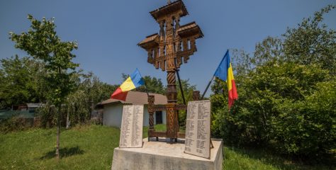 Monument pentru cei peste 30 de eroi morți în cele două războaie mondiale dintr-o mică localitate din Budacu de Jos. Ce le-a cerut administrația localnicilor